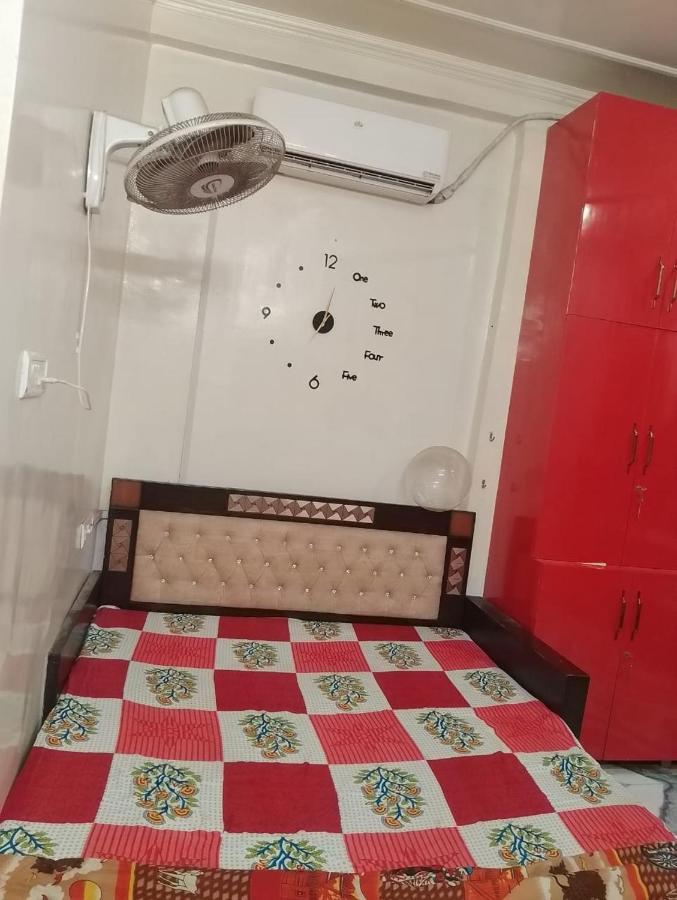Aparna Niwas Home Stay Family Friendly ורנאסי מראה חיצוני תמונה