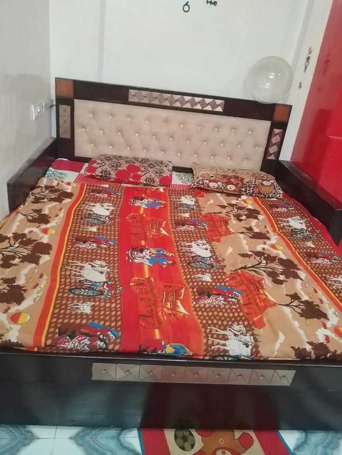 Aparna Niwas Home Stay Family Friendly ורנאסי מראה חיצוני תמונה