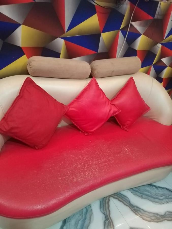 Aparna Niwas Home Stay Family Friendly ורנאסי מראה חיצוני תמונה